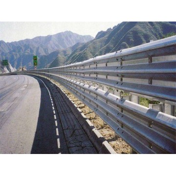 ?？谝患壒穬蓚?cè)防撞護欄板 屯昌波
